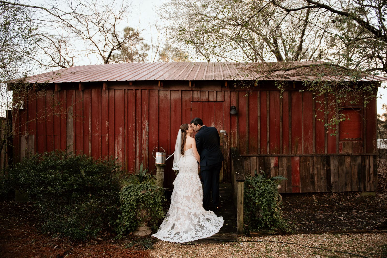 Newlywed couple at Flint Hill barn