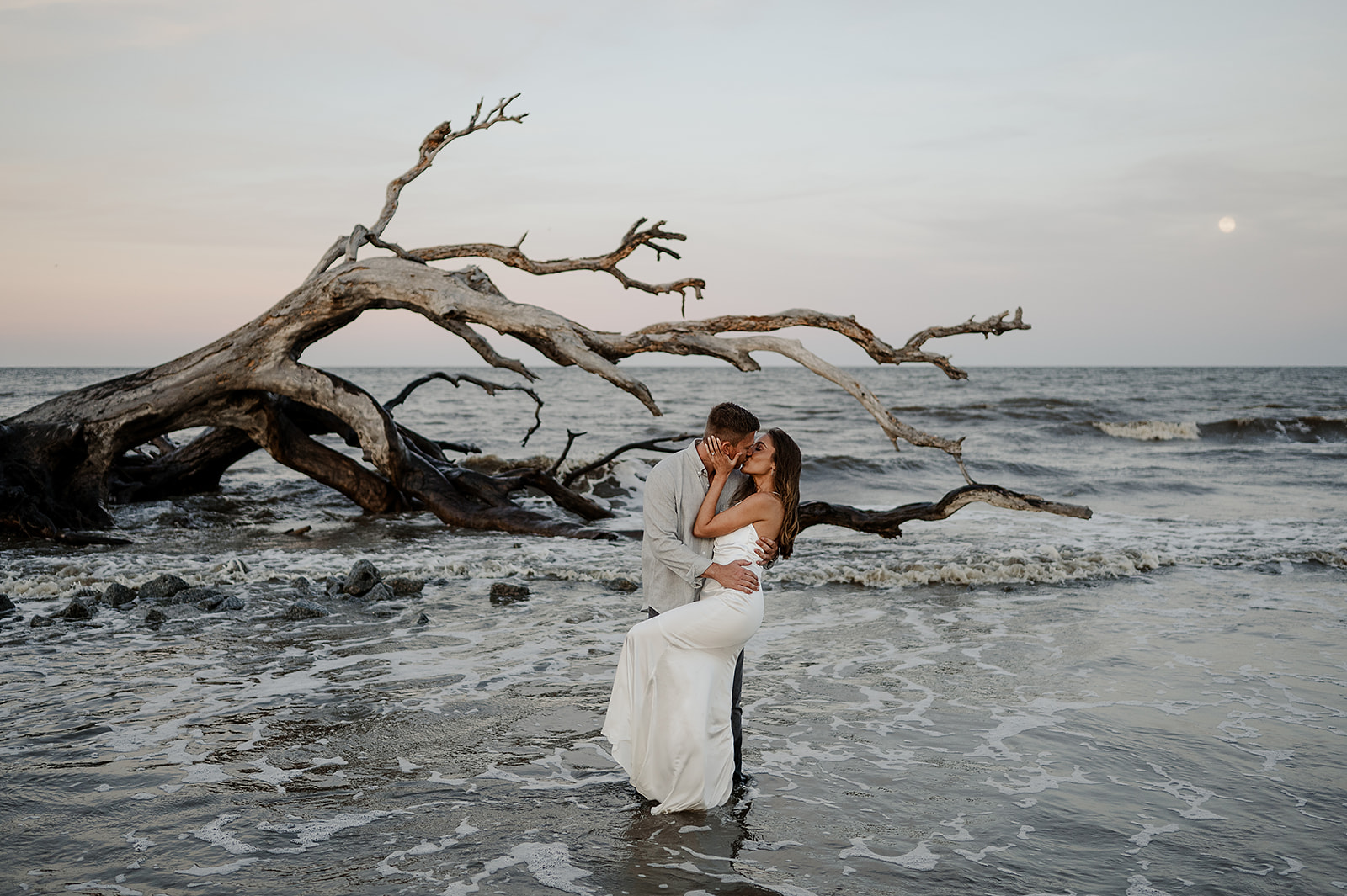 Summer engagement photo outfits