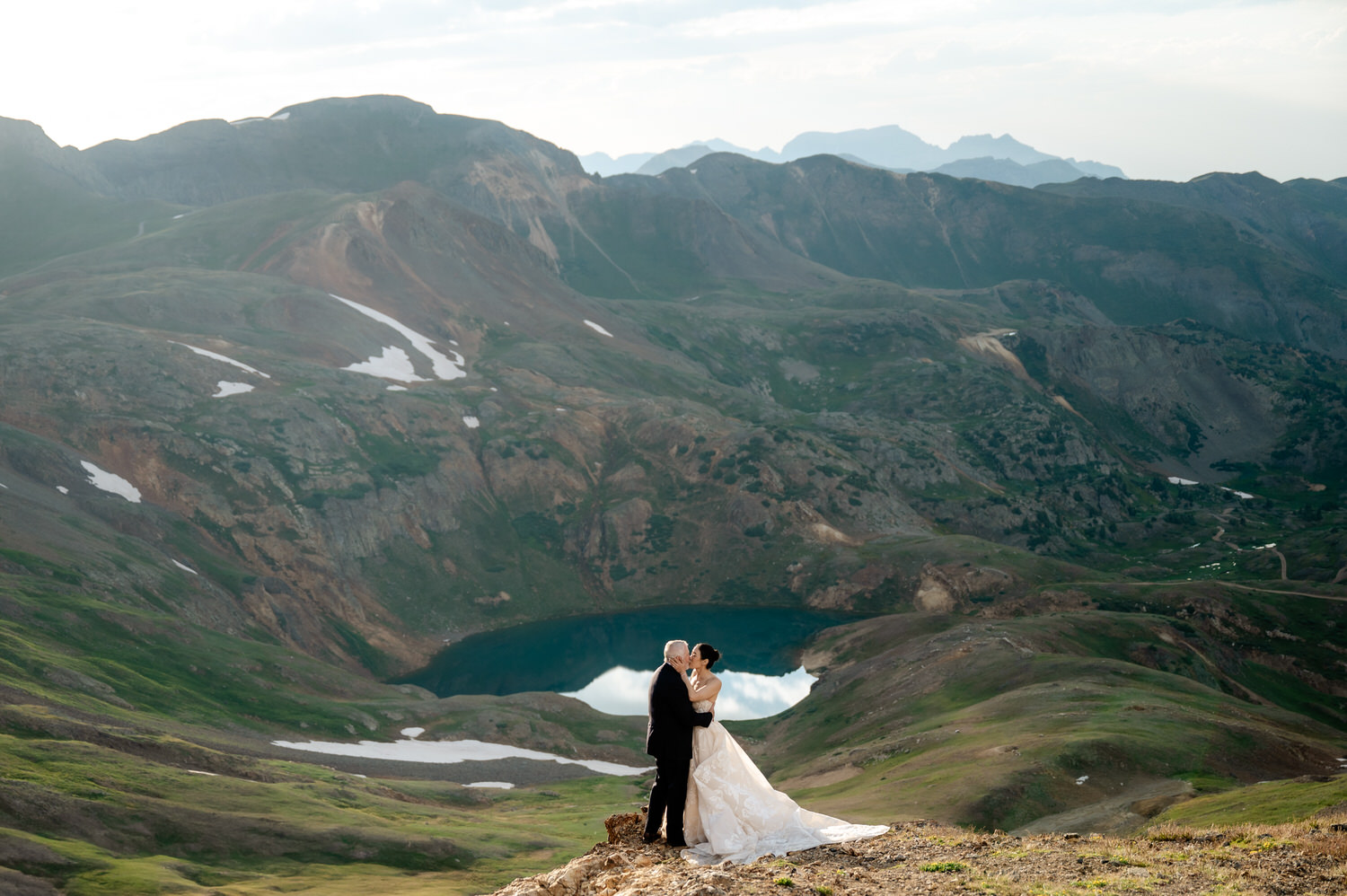 couple kissing in the mountains
